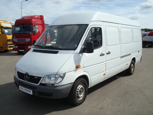 Mercedes-Benz 316 